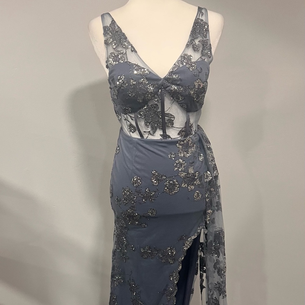Elegant Gray Floral Lace Evening Dress